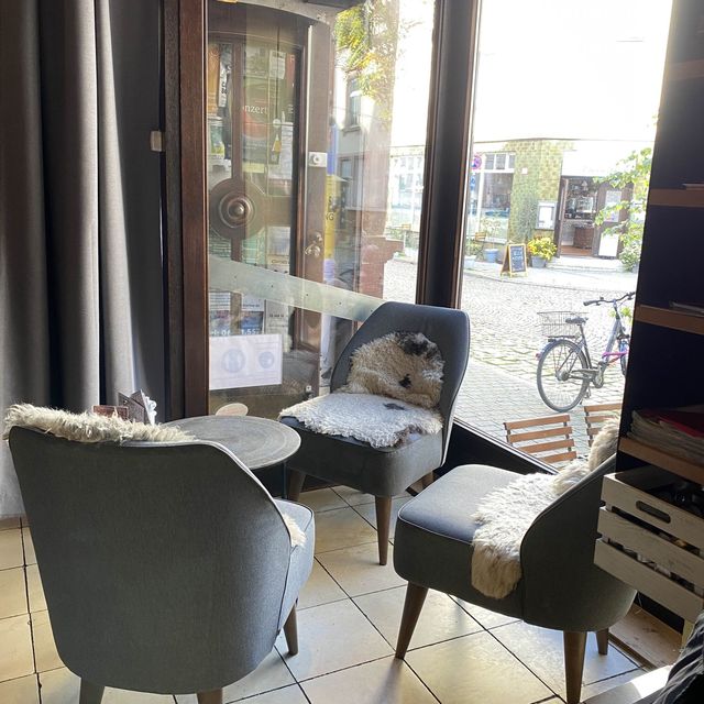 A Student Friendly and Cozy Café ❤️