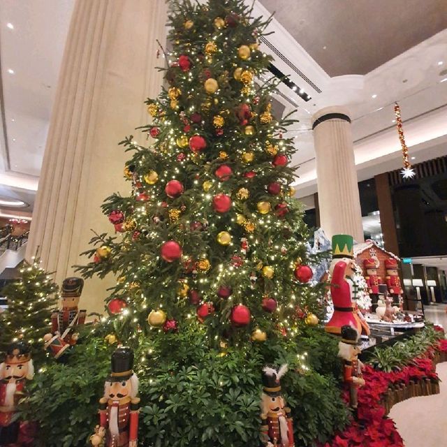 Festive Decoration at Shangri-La lobby