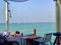 จิบกาแฟที่ kept pier cafe