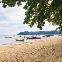 ชมหาดสวย ที่เต็มไปด้วยเรือมากมาย