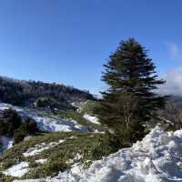 雪景色の万座温泉・空吹