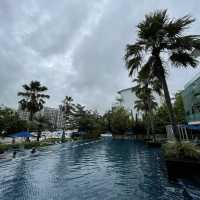 Luxurious pool at Sentosa Cove 