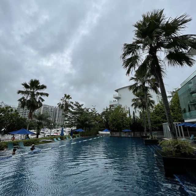 Luxurious pool at Sentosa Cove 