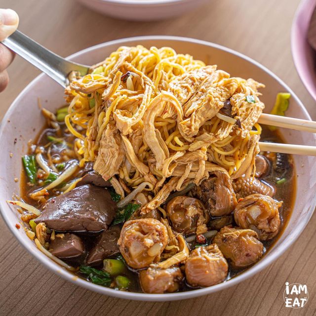 ก๋วยเตี๋ยวไก่มะระริมนาอย่างเด็ดพิกัดราชพฤกษ์