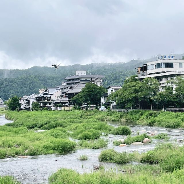 【鳥取県:三朝】三徳川のすぐそばを流れる三朝温泉のシンボル河原風呂。