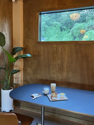AAA Bakery ร้านเบเกอรี่คาเฟ่แห่งใหม่ในเมืองหยางจู ที่มีวิวป่าอันงดงาม