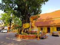 วัดสีเด่นสดุดตา ที่เวียงจันทน์