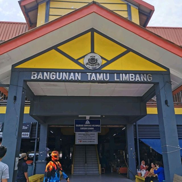 Bangunan Tamu Limbang, Wet Market in Limbang