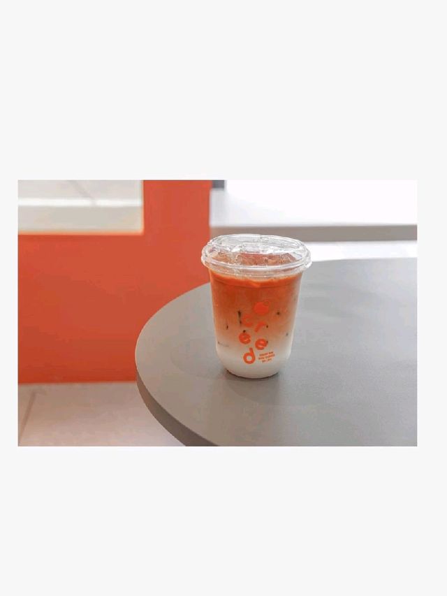 「 คาเฟ่เปิดใหม่ สไตล์มินิมอล คุมโทนสีส้ม 」