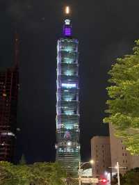 最熱鬧美麗的台北信義區 夜間點燈超美 不能錯過特色光線夜景