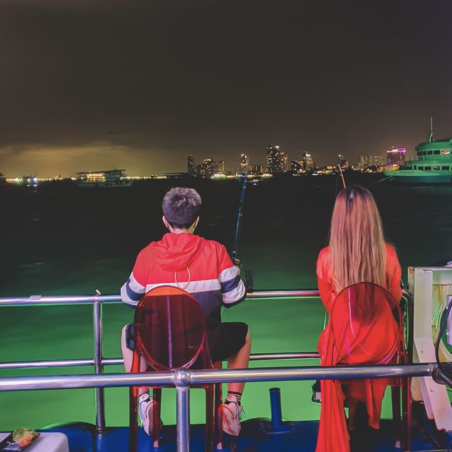 Ocean Sky Pattaya | ล่องเรือหรู + ตกหมึก 