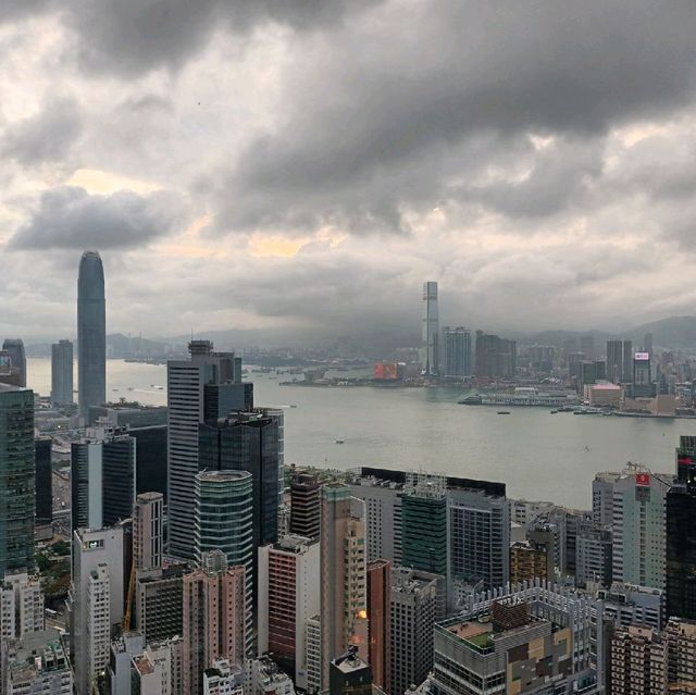 灣仔最高旋轉餐廳