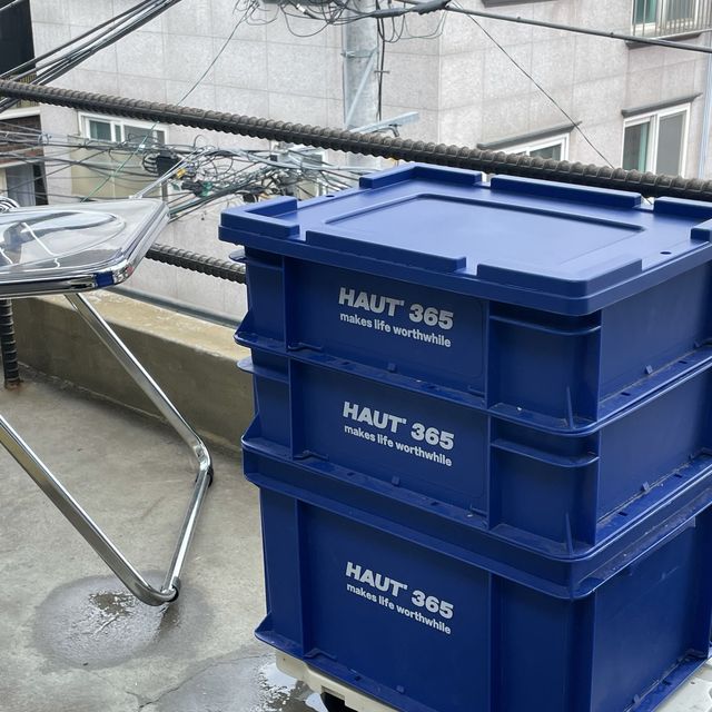 그냥 테이블 아니고 카트테이블! 시원한 색감과 하이틴 감성이 돋보이는 연남동 카페 <피프티인더카트>