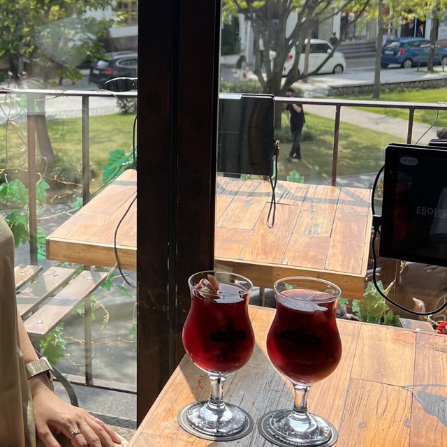 韓国/ソウル【延南洞】緑を見ながら乾杯🍻