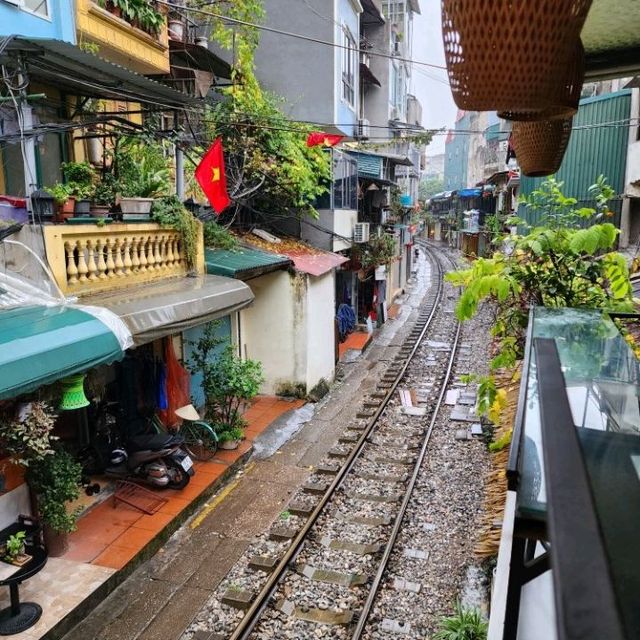 Hanoi Train rail track cafe