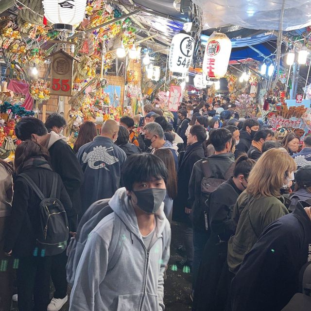 每年11月酉之曰，花園神社，祈求生意興隆