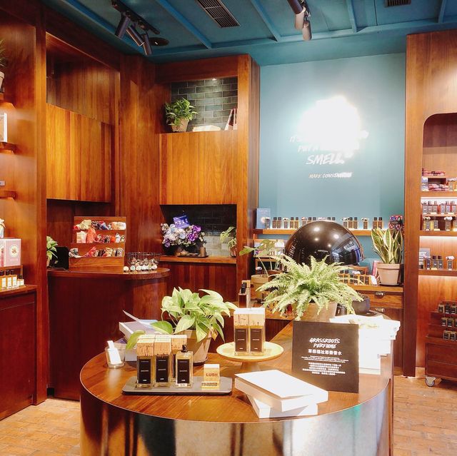 東區必逛📚 Lush香水圖書館 Perfume Library🌈