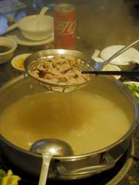 鮮牛肉火鍋，牛丸多汁彈牙