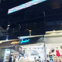 ตลาดห้วยขวางกลางคืน