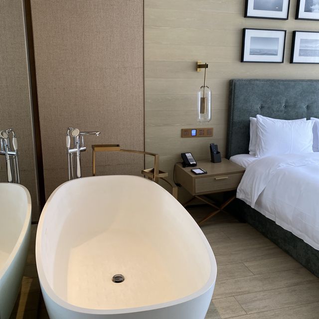 COMFY ROOMS 🚪 COMFY POOL 🏊‍♂️ AWESOME STAY 