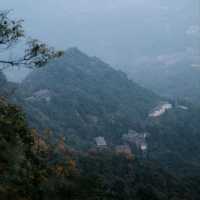 Hiking 'Thousand Buddhas Mountain'