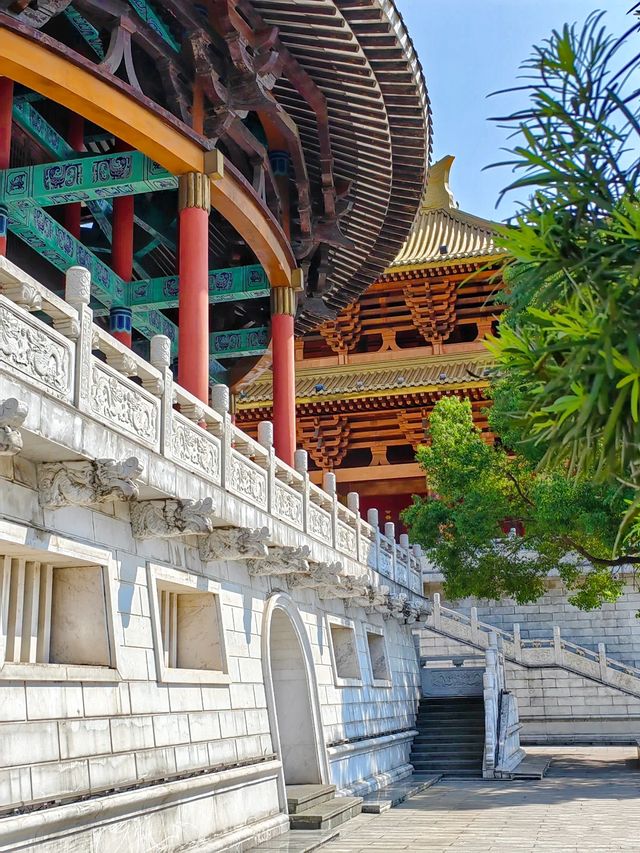 Not Kyoto, Japan! This is Wenhua Temple in Liuzhou.