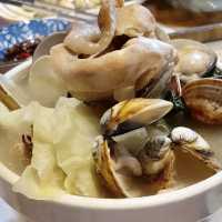台北（雙月食品）麻油雞湯和油飯
