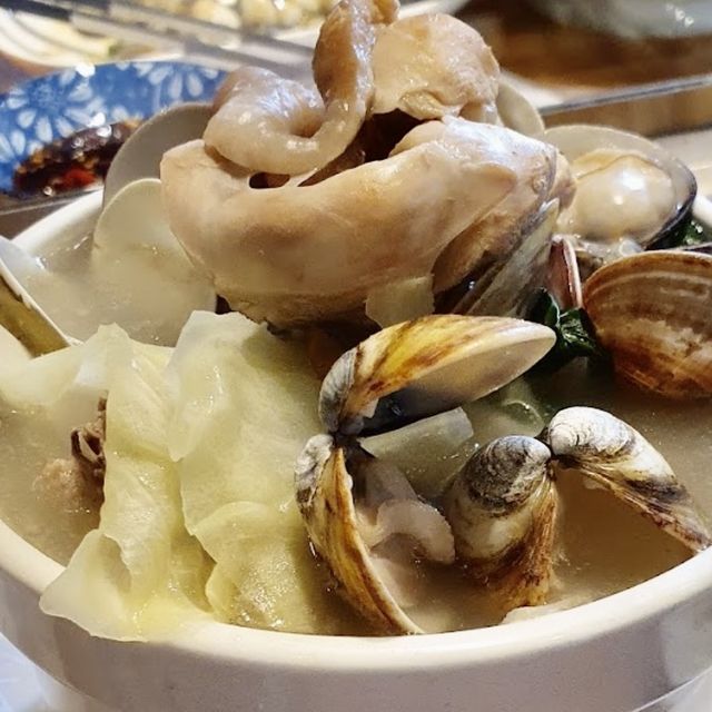 台北（雙月食品）麻油雞湯和油飯