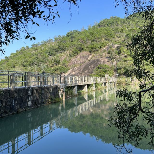 藍地水塘