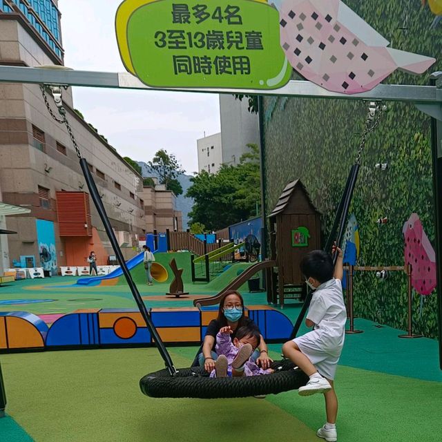 近萬尺户外休憇遊樂場 , 令人童心童趣忘我的玩會兒！