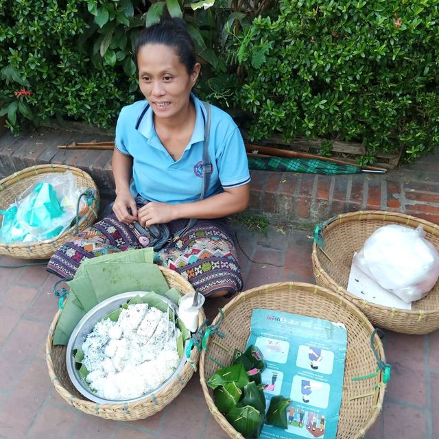 หาของกินตลาดเช้าหลวงพระบาง