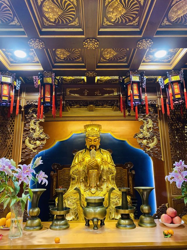 OASIS IN SHANGHAI’s OLD CITY