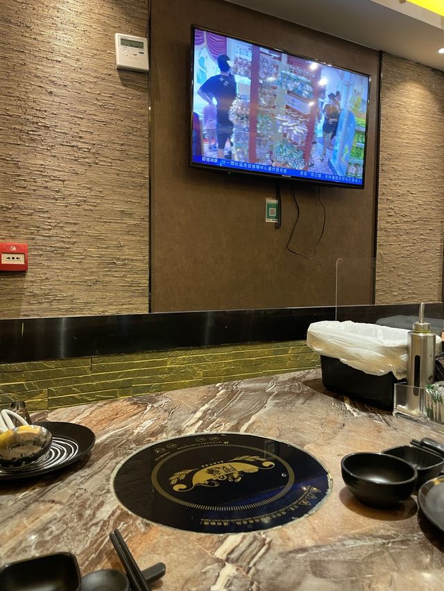 香港探店 旺角美食 阿爺八鮮鍋 豐富海鮮🦞 香港探店 旺角美食 阿爺八鮮鍋 豐富海鮮🦞