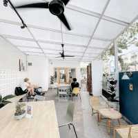 Human Cafe & Bar