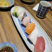 台北市大安區！巷弄裡的日式料理🍣神樂屋 好吃毛毛蟲🐛壽司