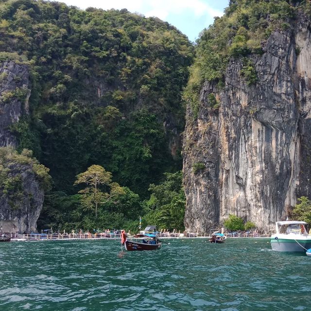เกาะไม่เล็กกกนะครัชช 🦈