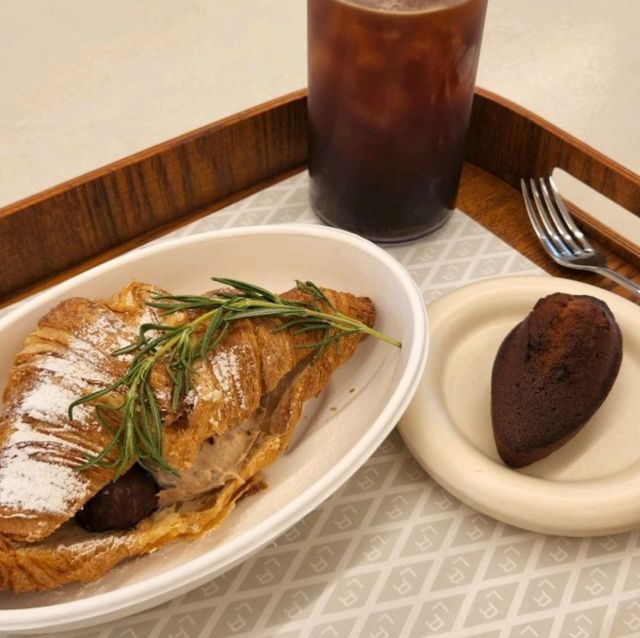 한옥뷰가 예쁜 북촌 카페 