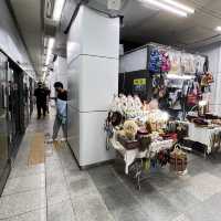 🇰🇷 Seoul subway seats and shops