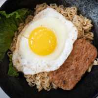 乾淨同埋食物選擇多｜洪聖街八號冰室