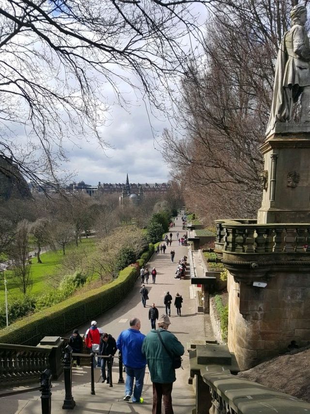 Princes Street Gardens, Edinburgh 🌿🌺🌳🌼