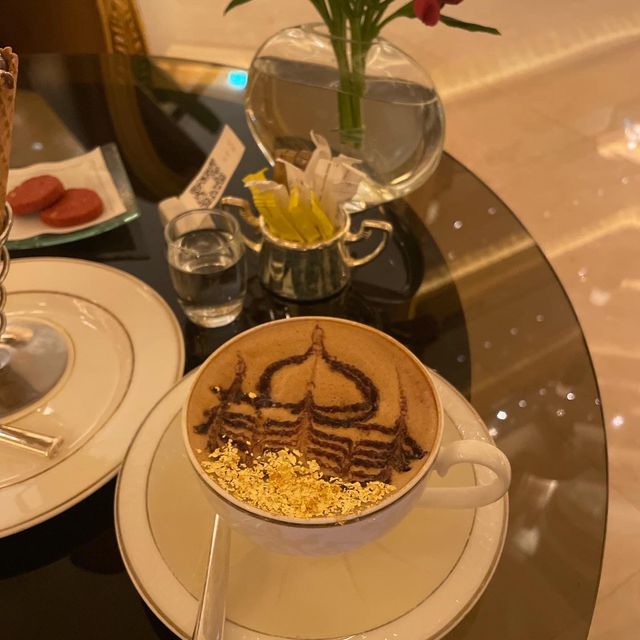 아부다비 금가루 커피☕️ 에미레이트호텔 르카페