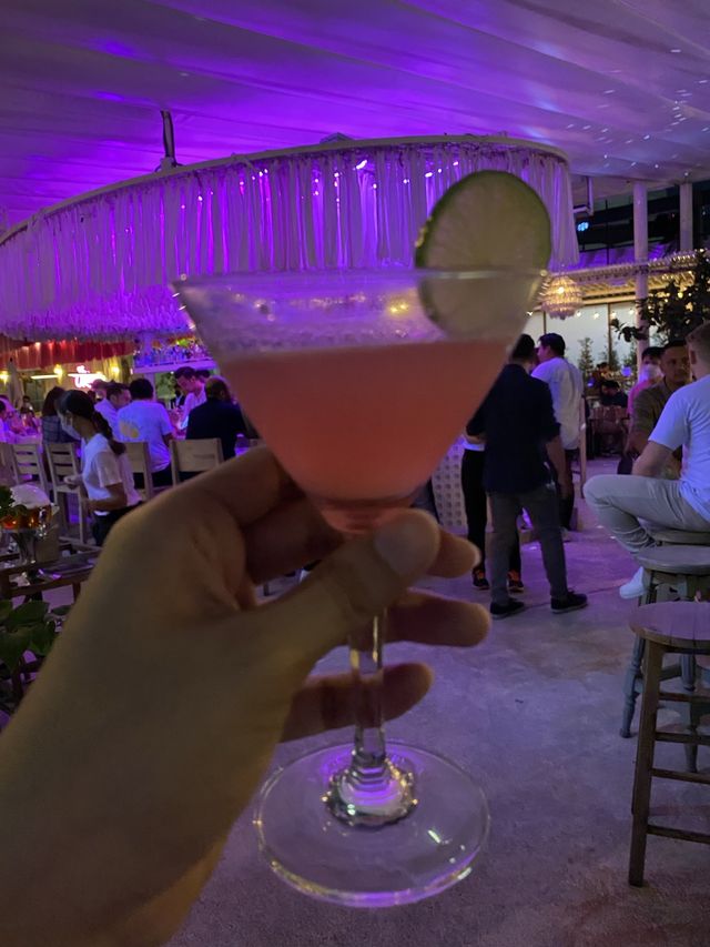 Escape Bar รูฟท็อปใจกลางพร้อมพงศ์ 🥂