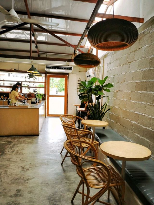 A Cozy Afternoon at Café 1988 ☕