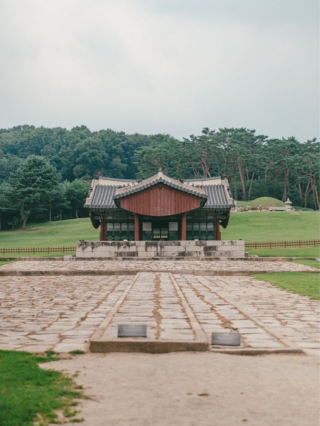 수원의 아름다운 릉이 있는 융건릉