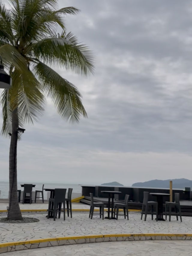 Feeling luxurious by the sea 