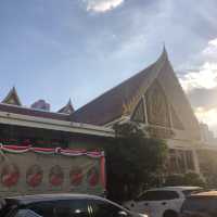 Royal Buddhist temple in the heart of bkk 