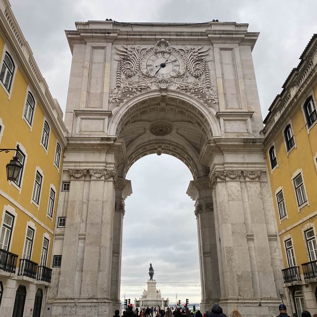 리스본 최대 규모의 광장, 코메르시우 광장🇵🇹