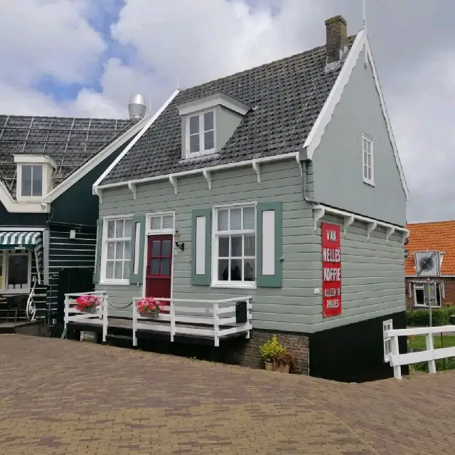 Explore Dutch traditions in Volendam