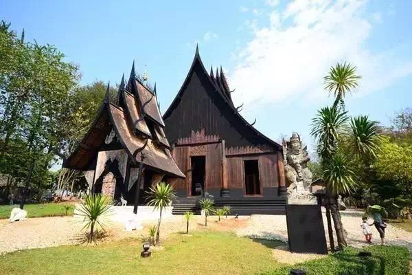 Chiang Rai Black Temple