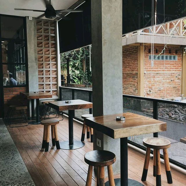 THE COFFEE COMPANION